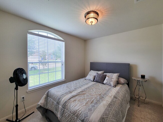 Building Photo - BEAUTIFUL LARGE 1 STORY 3 BEDROOM 2 BATH H...