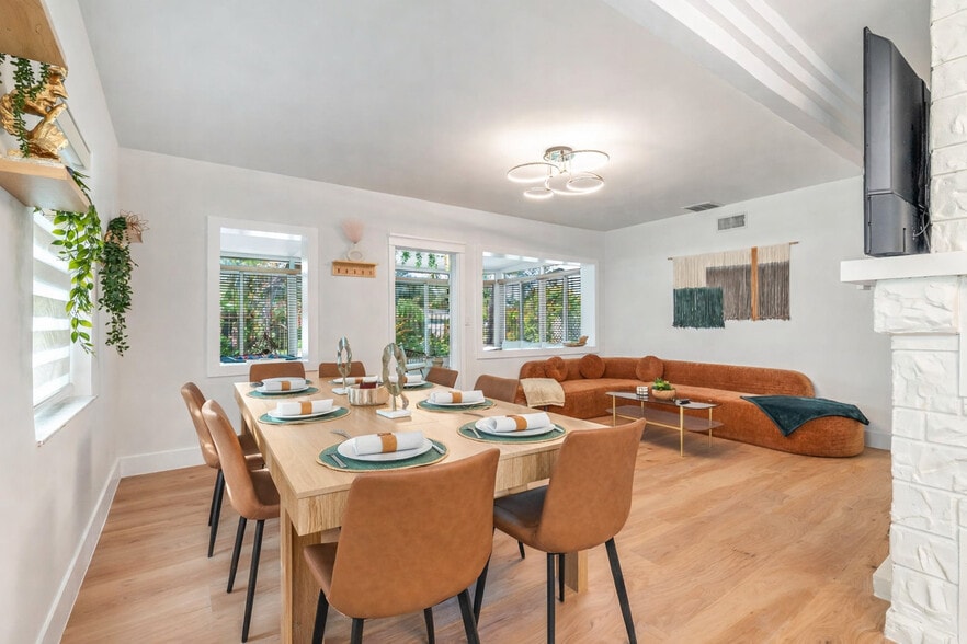 Building Photo - 1336 NE 14th Ave