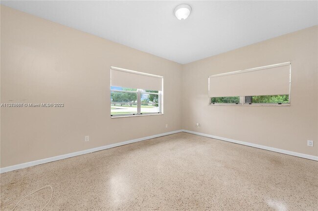 Building Photo - 640 SW 5th Ave