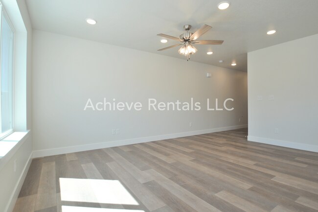 Building Photo - 674 S 85 E