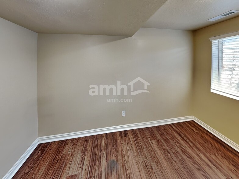 Building Photo - 1343 S 2700 E