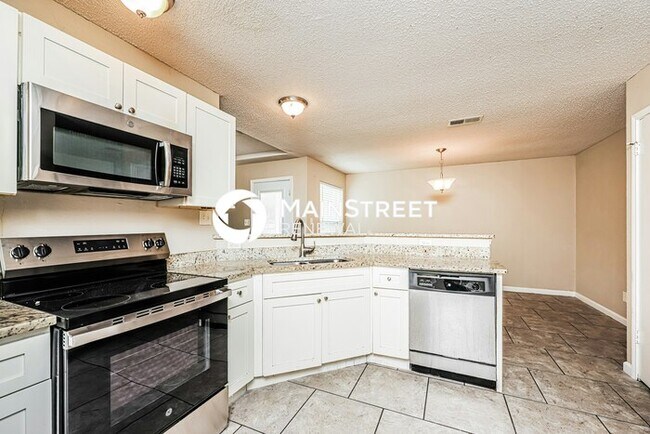 Building Photo - 4 Bedroom Pet-Friendly Home in Mesquite, TX with Main Street Renewal