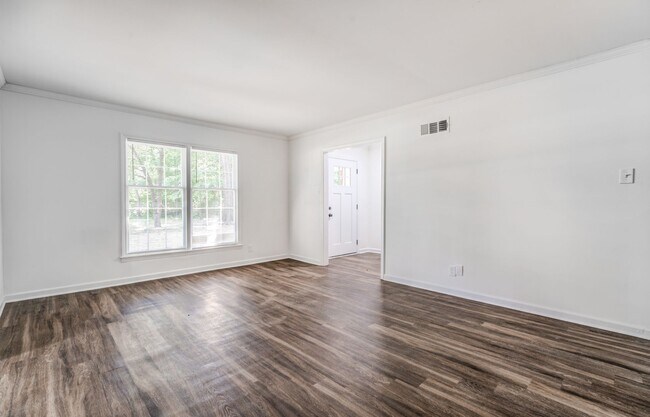 Building Photo - 4036 N Lake Forest Dr