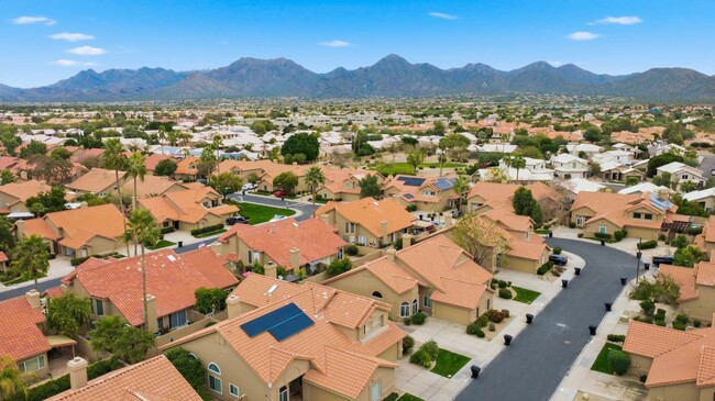 Building Photo - **COMING FEB 1st** Stylish Split-Floorplan Home in North Scottsdale