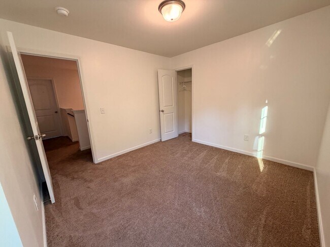 Building Photo - Available Now – Spacious 4BR Home on 1.5 Acres in Rural Hall!