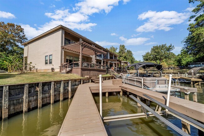 Building Photo - 356 Old Aqua Landing W