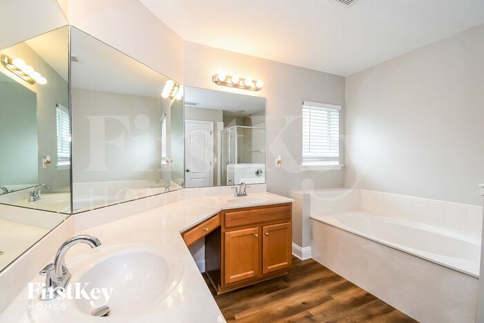 Building Photo - 10804 Stanton Hills Dr E