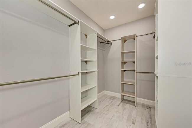 Building Photo - 1648 Bayshore Dr