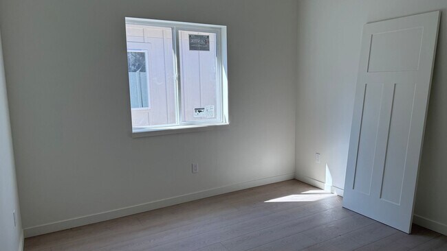 Building Photo - Duplex in CDA !