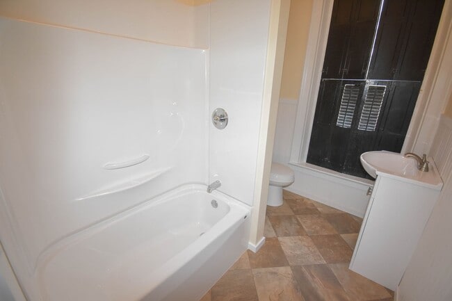 Building Photo - MT440