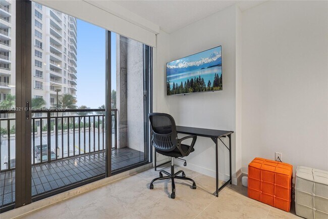 Building Photo - 540 Brickell Key Dr