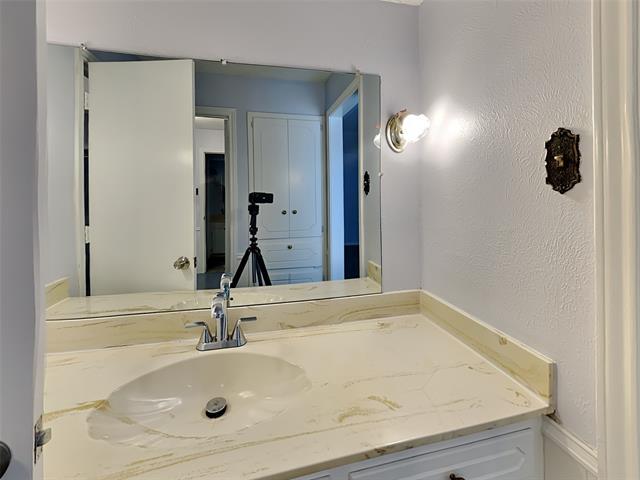 Building Photo - 7105 Rolling Fork Dr