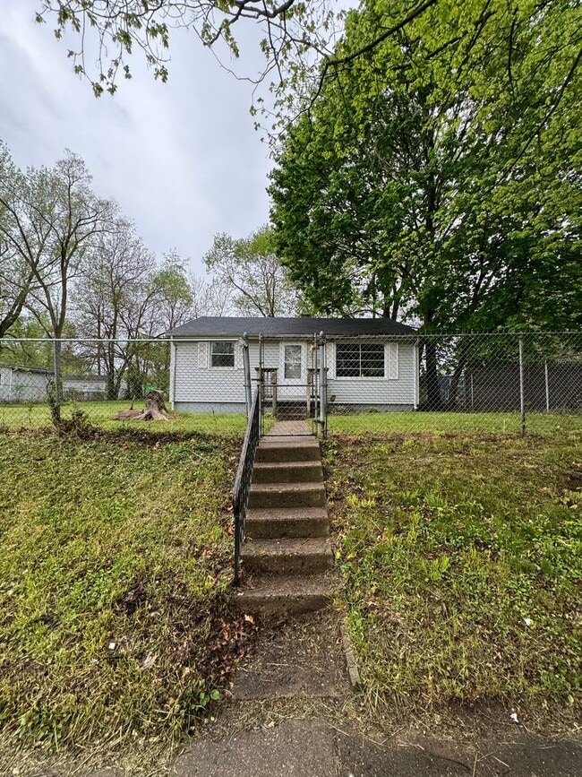 Building Photo - 2-Bedroom, 1-Bathroom Home – $995/Month