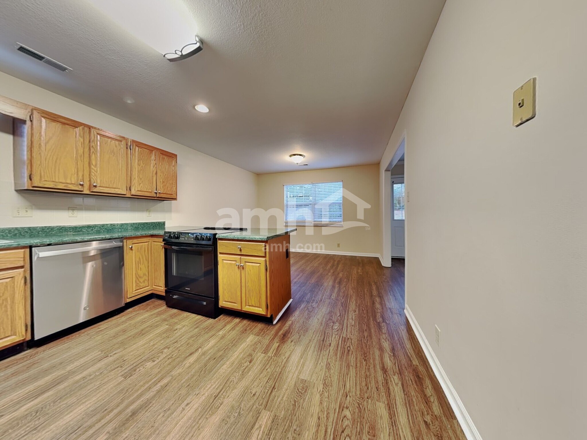 Building Photo - 1112 Oak Haven Rd