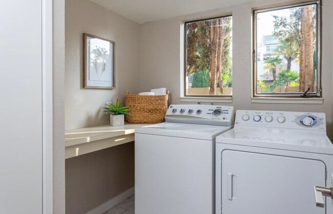 Building Photo - 61 Mozden Ln