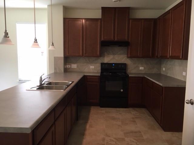 Building Photo - 7700 Crystalbrook W