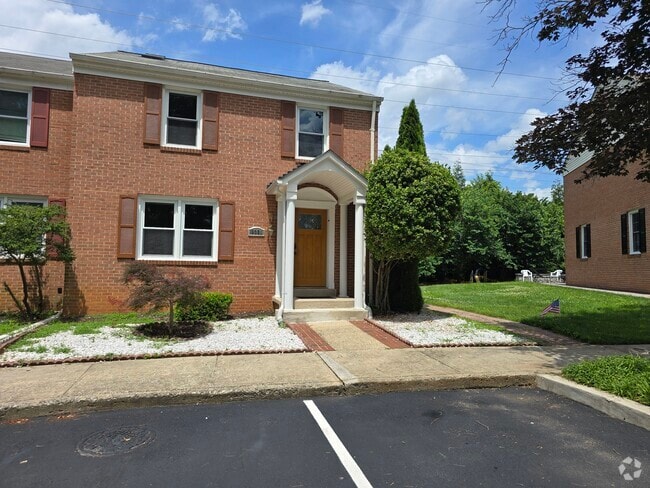 Building Photo - 9321 Bentridge Ave