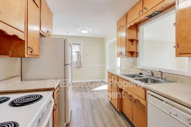 Building Photo - 705 Orchard Ln