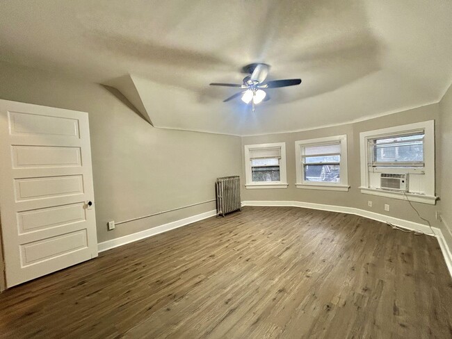 Building Photo - 2308 Highland Ave