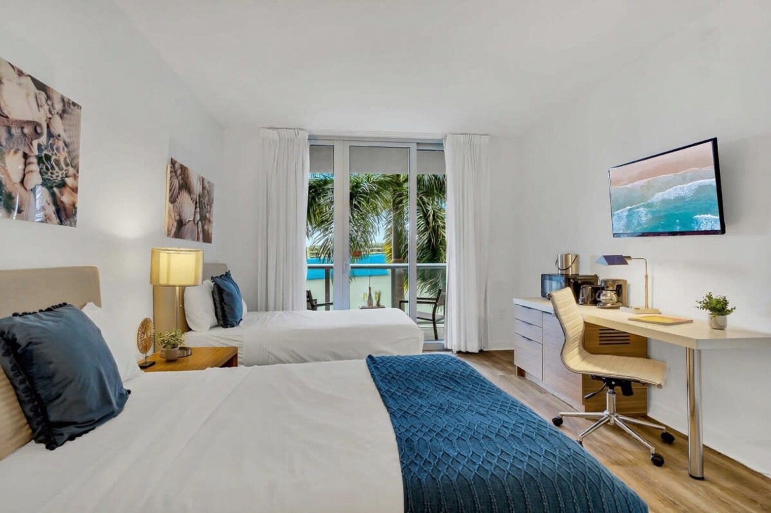 Building Photo - 2602 E Hallandale Beach Blvd
