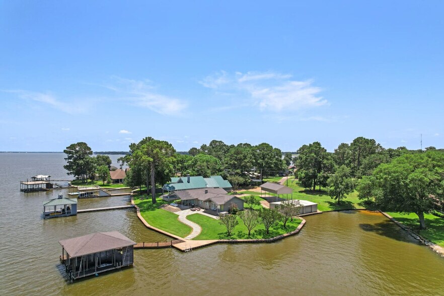 Building Photo - 1012 Chestnut Dr