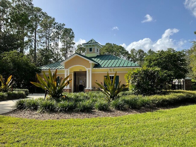 Building Photo - Single family home with 3 bedrooms, 2.5 ba...