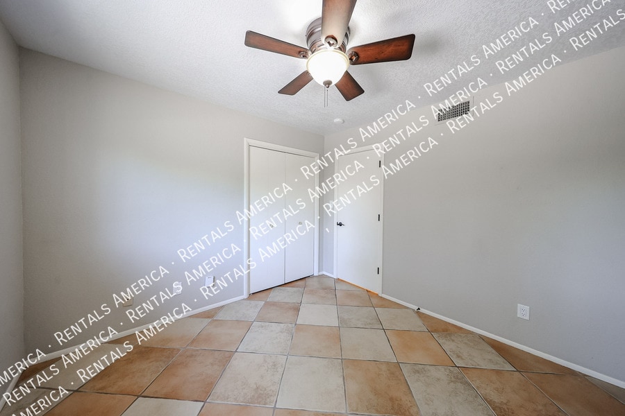 Building Photo - 15811 E Richwood Ave