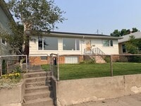 Building Photo - 205 E Chinook St