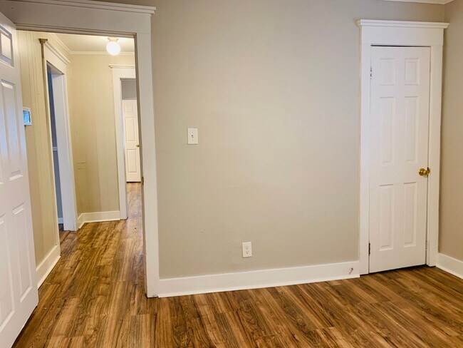Building Photo - Wow! Grant Park Location! 3 bed, 2 bath, h...