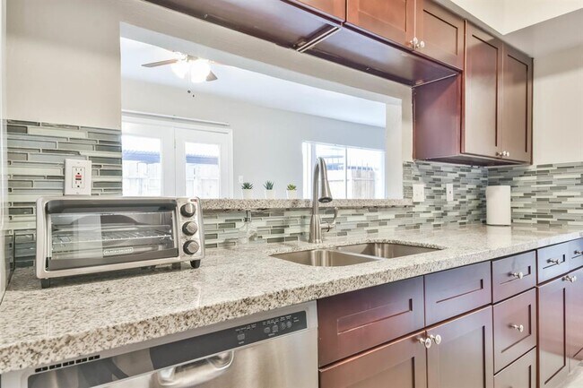 Building Photo - 1811 Stoney Brook Dr