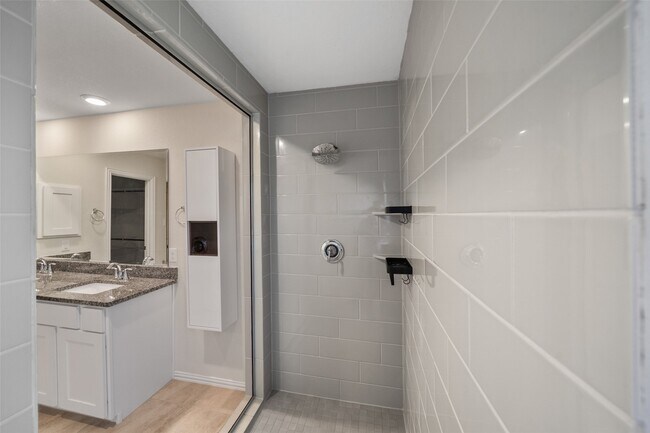 Building Photo - 708 Ivory Manor Dr