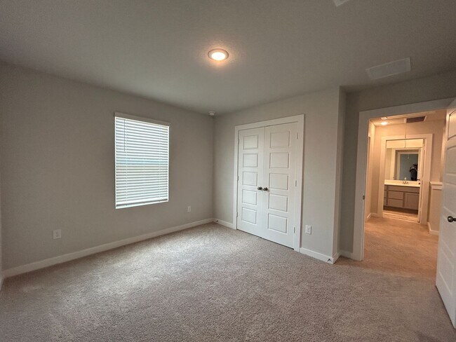 Building Photo - Walking Distance to Long Creek High School...