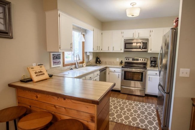 Building Photo - 1821 Raven Ave