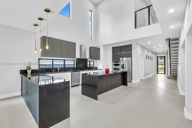 Building Photo - 808-810 SW 9th St