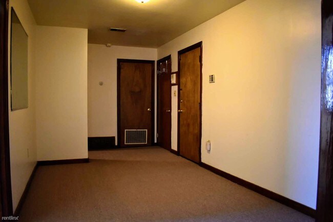 Building Photo - 2 br, 1 bath Apartment - 47 Bates Street #2