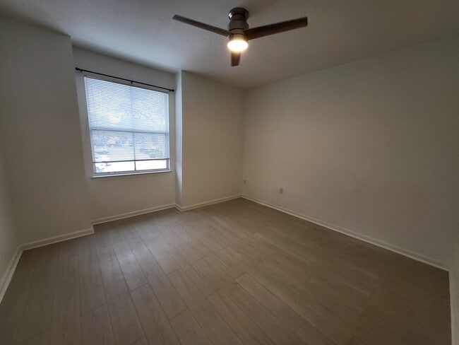 Building Photo - 2042 Alta Meadows Ln