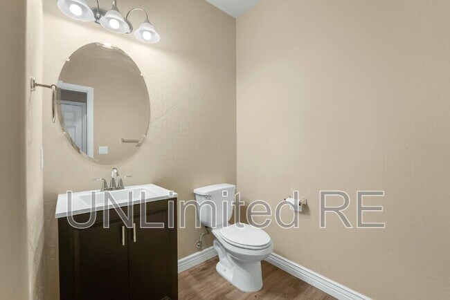 Building Photo - 1201 N Warm Springs Trail