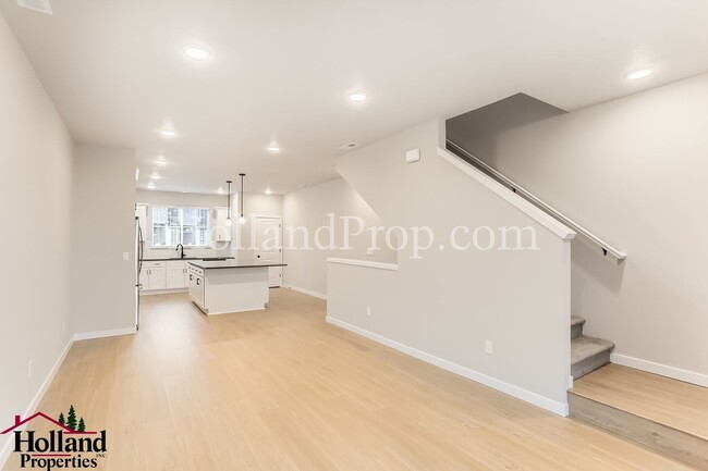 Building Photo - Stunning 2-Bedroom, 2.5-Bath Apartment wit...