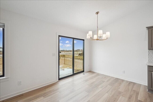 Building Photo - FINISHED BASEMENT!! 4 Bed, 3 Bath Townhome in Ankeny