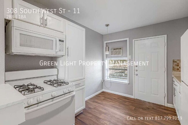 Building Photo - 308 S W St
