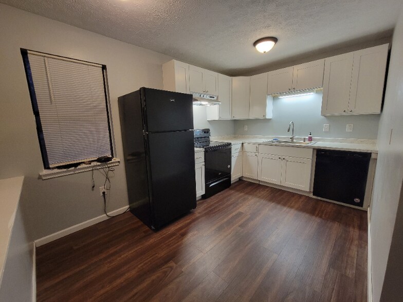 Building Photo - 132 Timber Dr