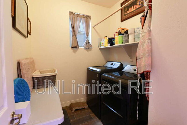 Building Photo - 2429 W Bruce Balle Dr