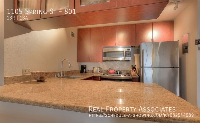 Building Photo - Spacious One Bedroom Condo in the Heart of...