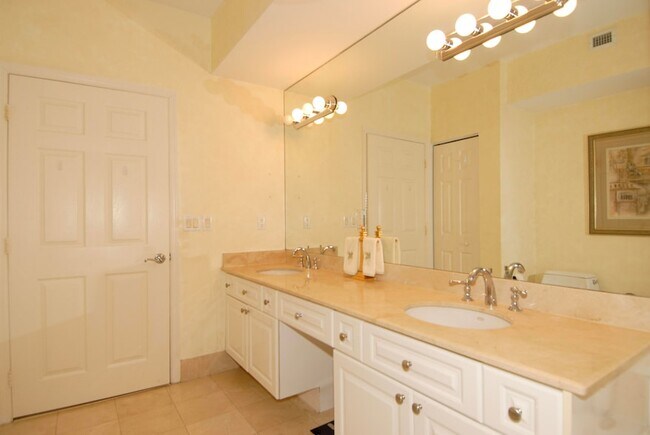 Building Photo - 3200 N Ocean Blvd