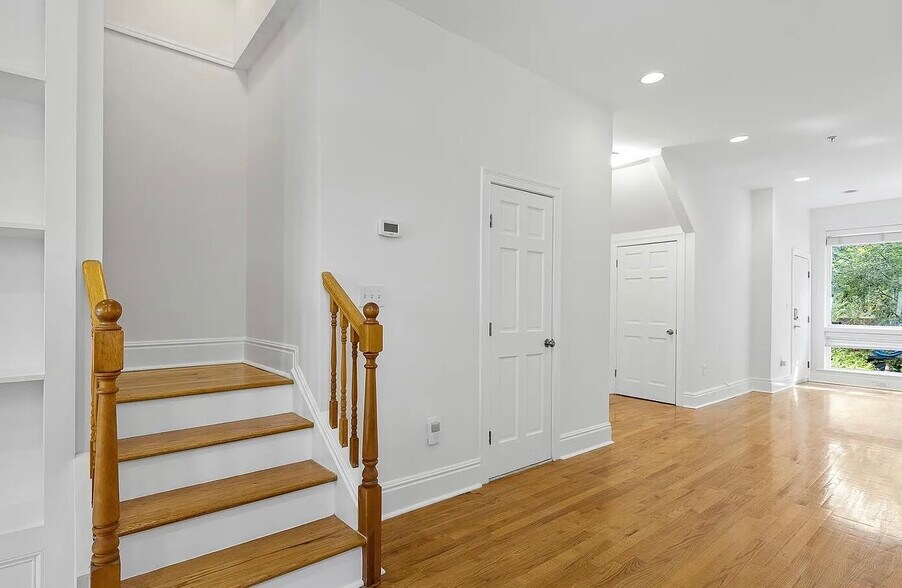 Building Photo - 2212 11th St NW