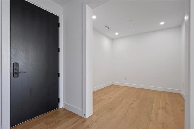 Building Photo - 2425 Peachtree Rd NE