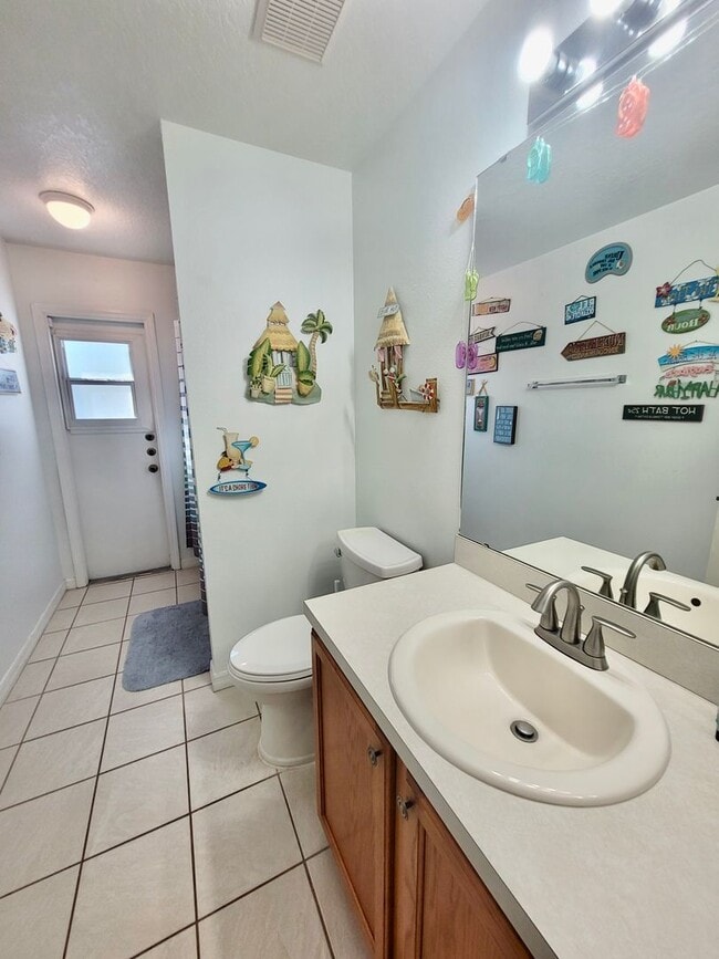 Building Photo - Fully furnished 3 bed 2 bath in beautiful Davenport