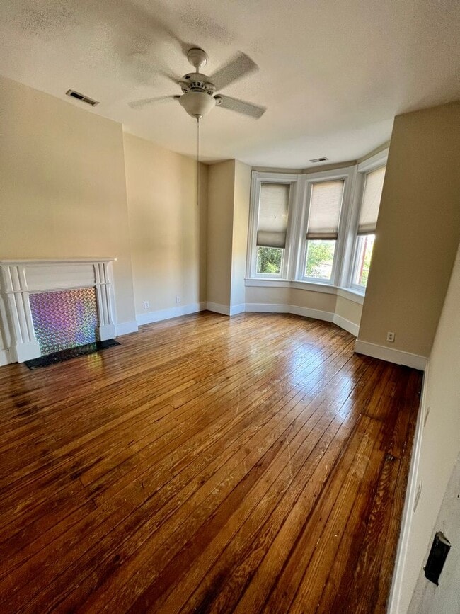 Building Photo - 212 W Main St