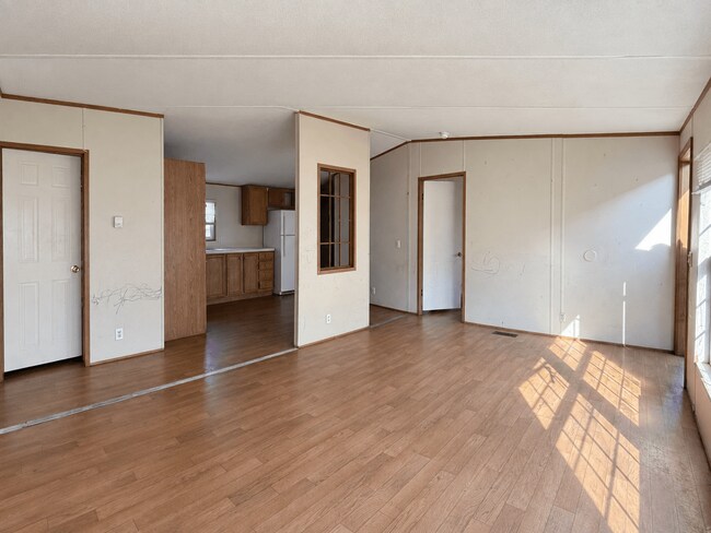 Building Photo - 3 Bed/2 Bath - Unit 204 Gaither
