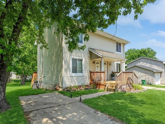 Building Photo - 1012 W 1st Ave